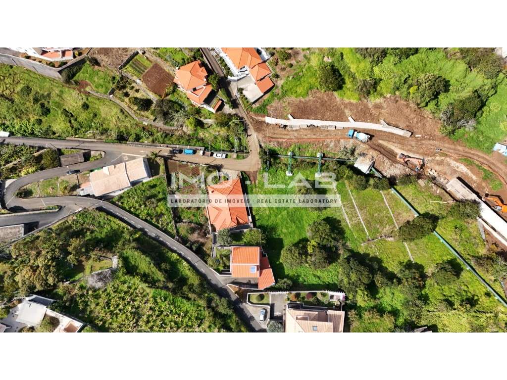 Terreno com 1033 - ENORME POTENCIAL - Calheta-20