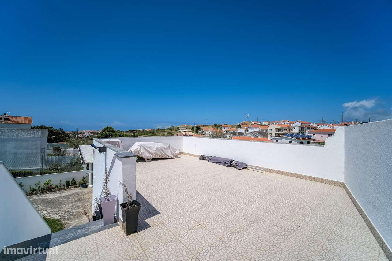 Moradia T5 renovada com piscina, perto da Ericeira.-10