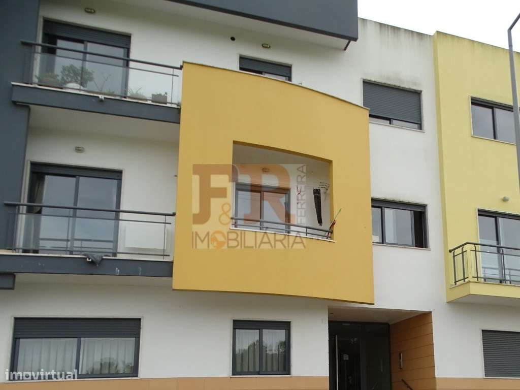 Apartamento T3 Com Garagem Box E Arrecadacao Fernao Ferro