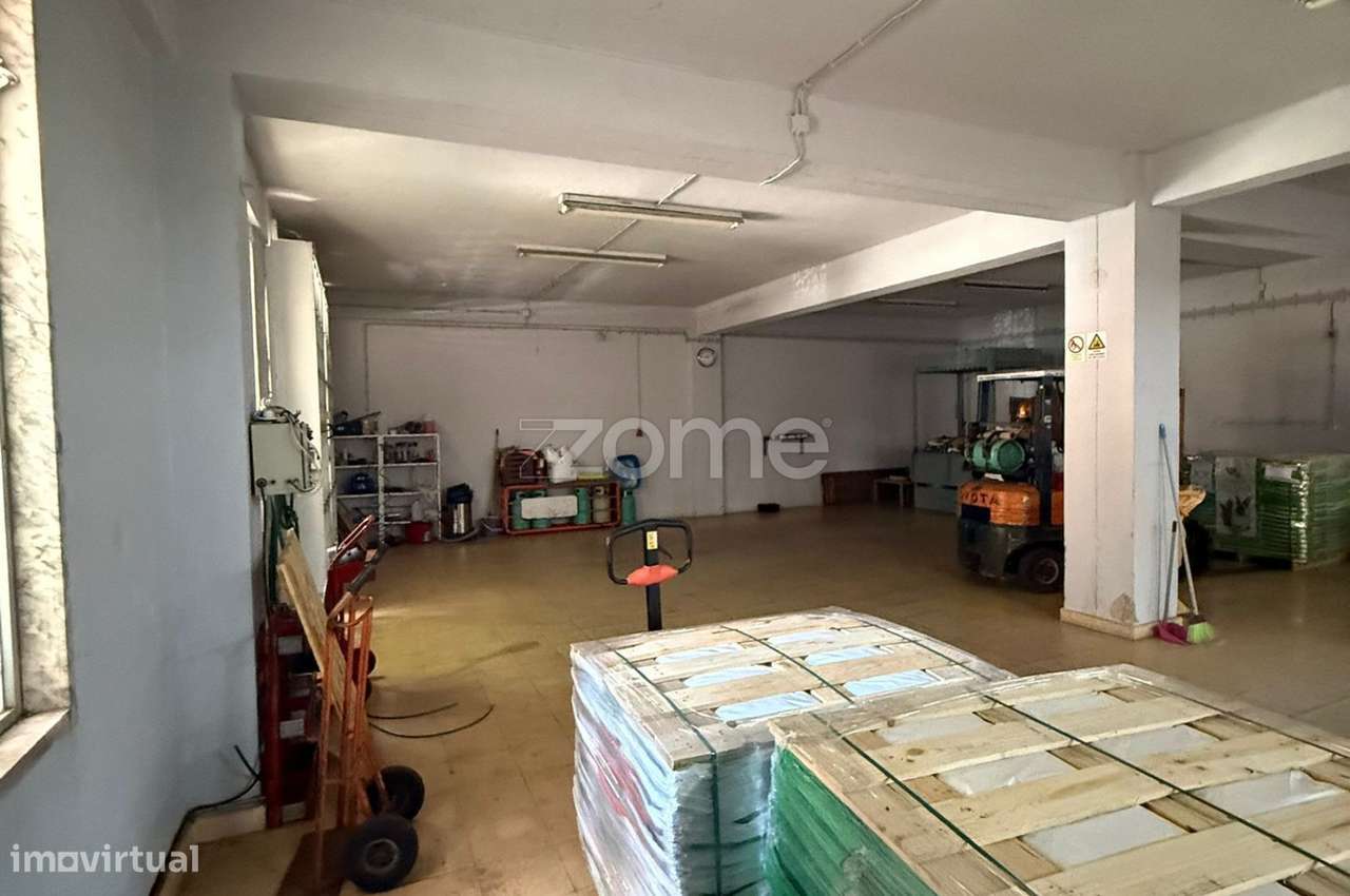 Armazém com 600 m² – 2 Pisos, Escritórios e Excelentes Acessos-20