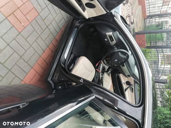 BMW Seria 3 318d DPF Touring Edition Sport - 16