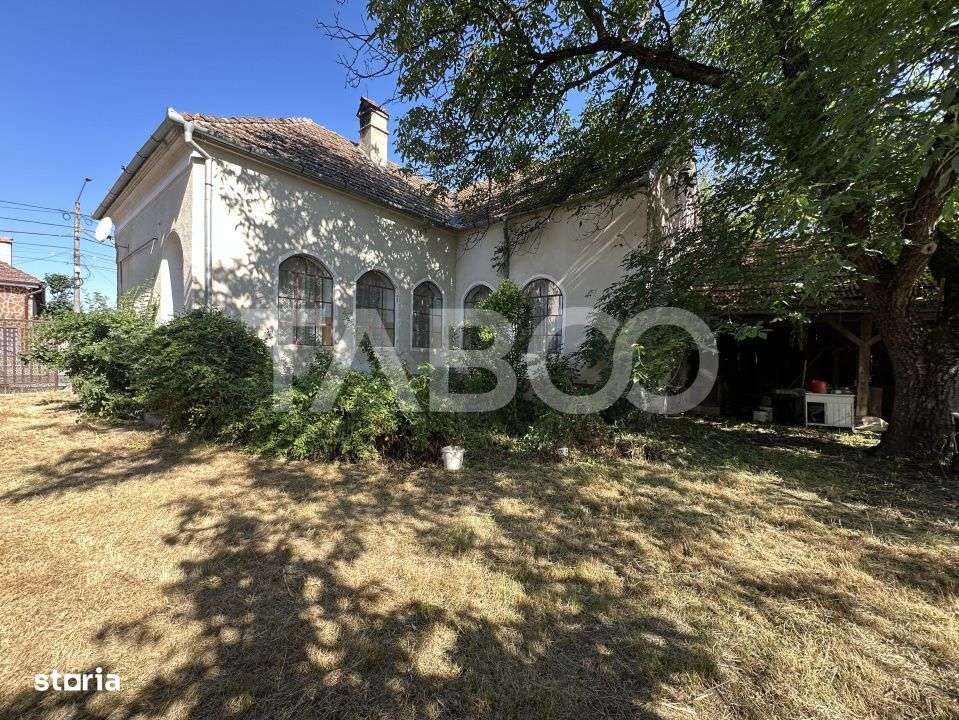Casa cu potential de investitie in centrul satului 1540 mp teren - Imagine principală: 2/15