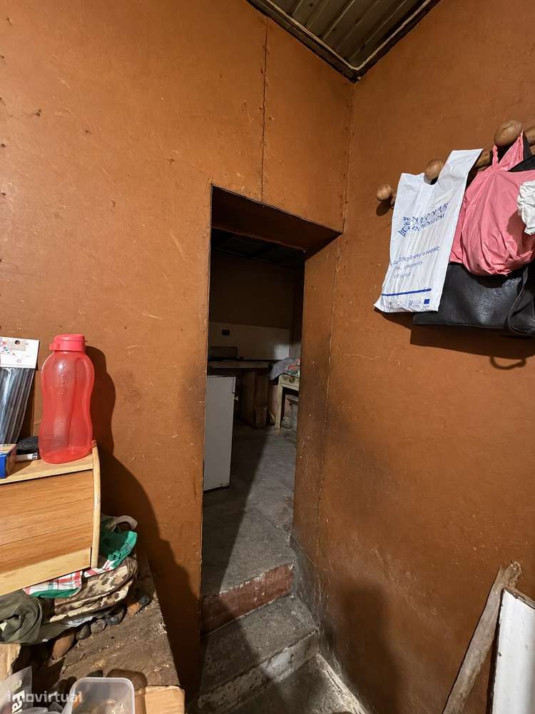 Prédio | 23 Divisões | Garagem 2 Carros | Quintal 90m2 | Rio Tinto-36