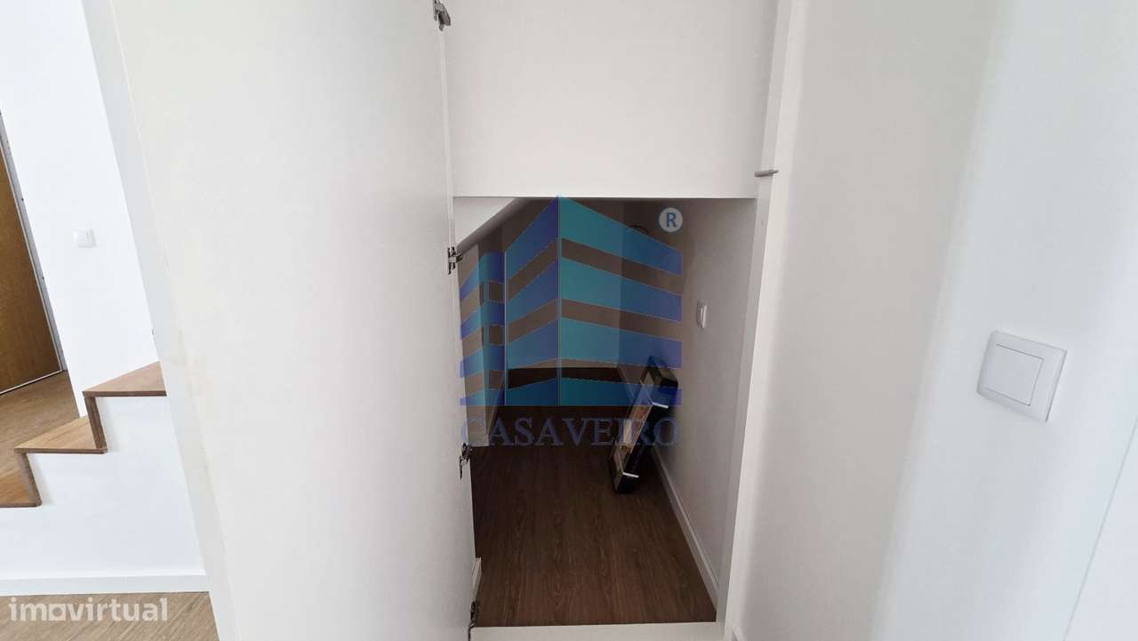 Apartamento T2 Duplex com terraço  centro de Esgueira-19