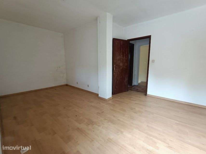 Moradia T2 Geminada com 2 Casas de Banho-12