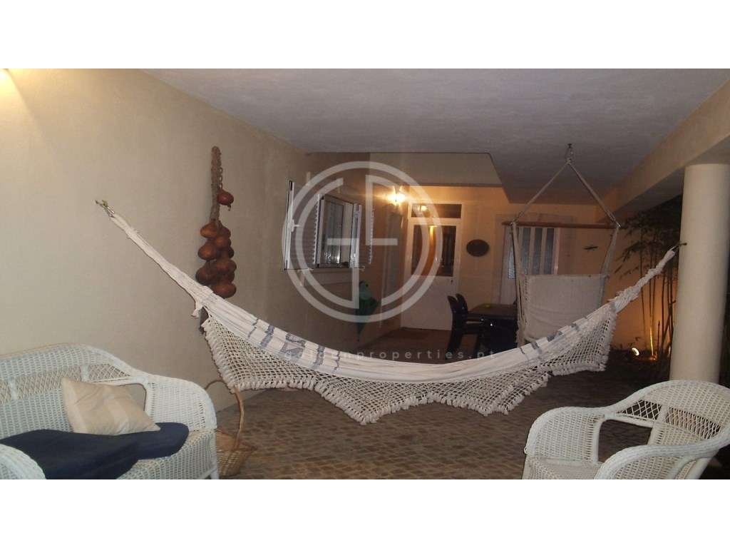 Moradia T4 com piscina localizada numa zona calma entre Loulé e Alm...-18