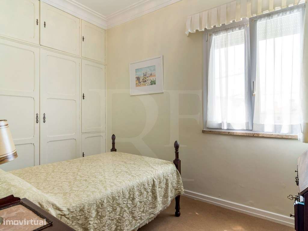 Apartamento T5 com garagem na Estrela-22