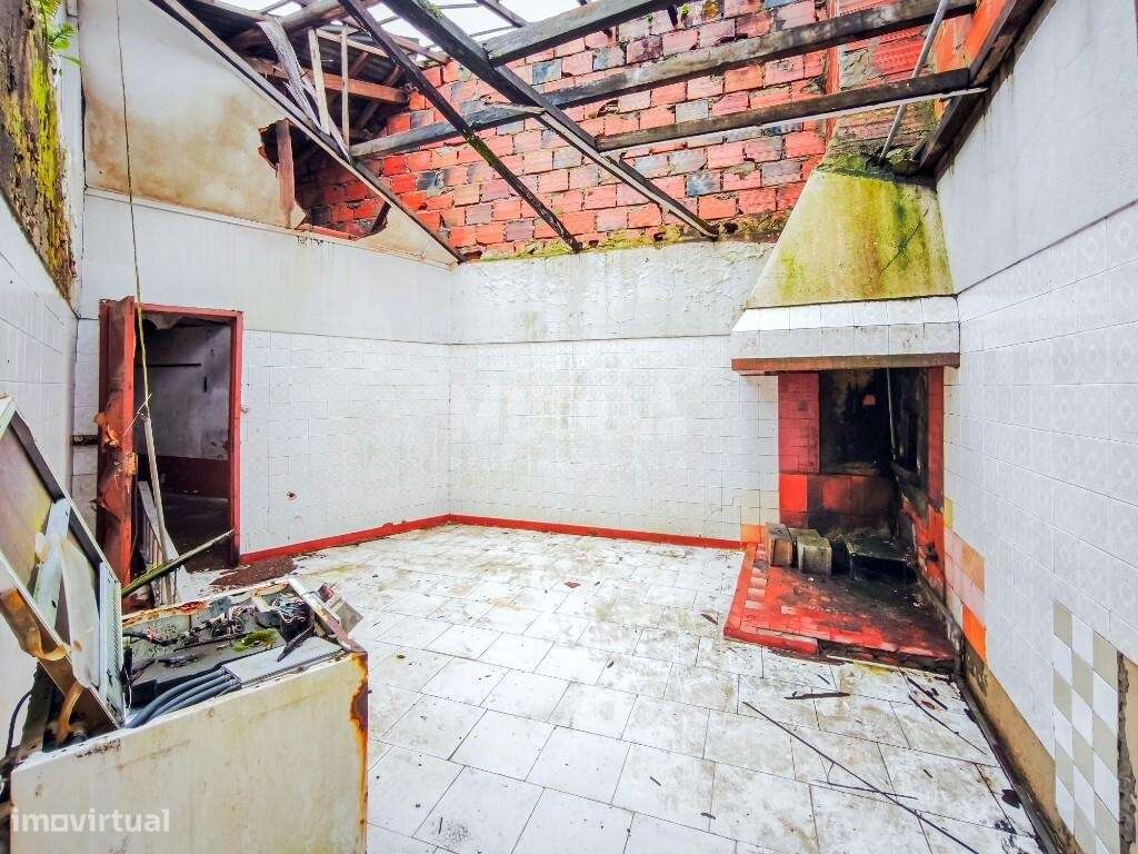 Moradia T2+1 para restauro a 10min Aveiro-15