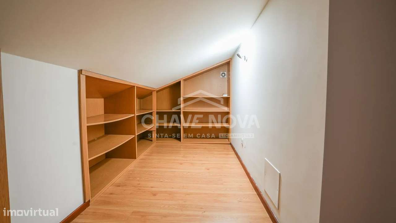 Apartamento T2+1 Dúplex c/ Vistas Mar em Canidelo-16