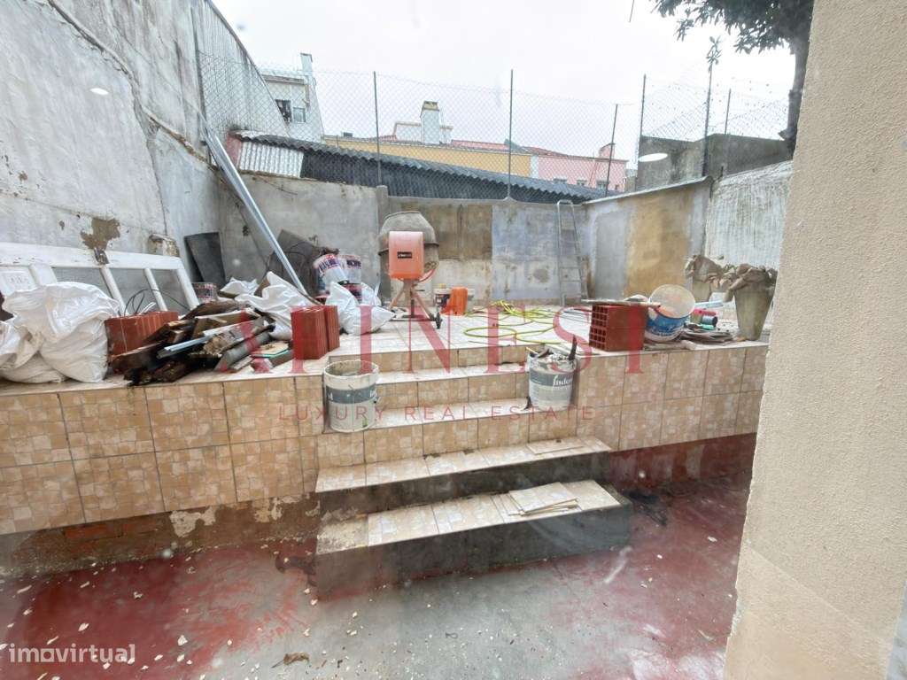 APARTAMENTO T2 RENOVADO COM AMPLO TERRAÇO NA PRAÇA DA IGREJA - AMADORA-18