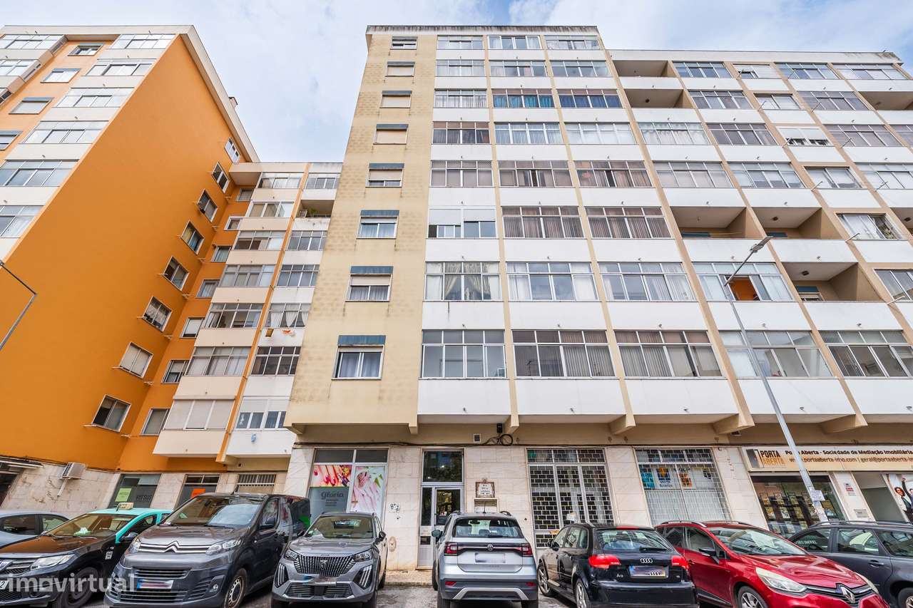 T3 em Mem Martins muito luminoso-37