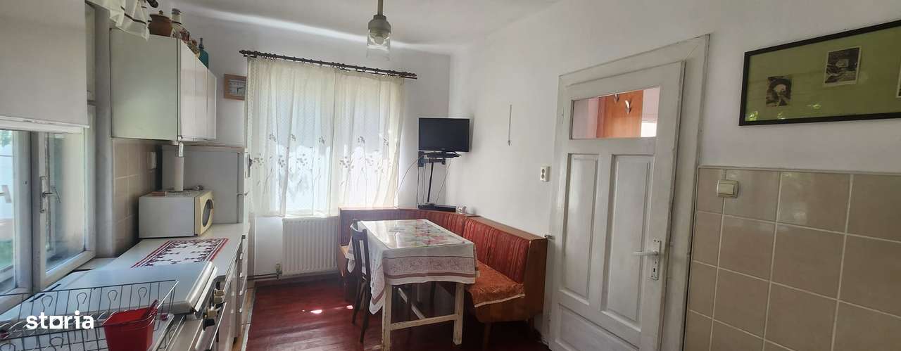 Casa situată în  Rasnov, 4 camere, teren 500 mp,  Vanatorilor nr. 66. - Imagine principală: 4/18