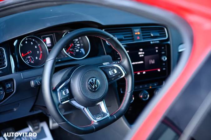 Volkswagen Golf GTI (BlueMotion Technology) - 12