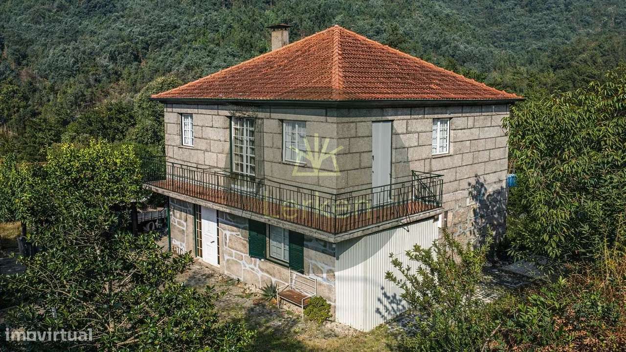 No coração do Gerês Moradia T4 com Jardim e Potencial para turismo - Grande imagem: 2/18