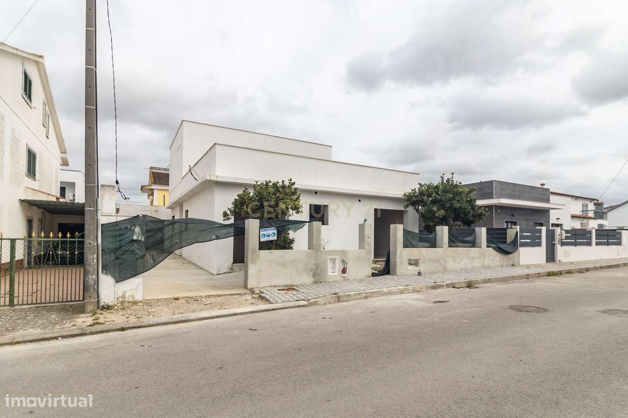 Fernão Ferro/ Pinhal do General - Moradia isolada de 5 assoalhadas em - Grande imagem: 2/38