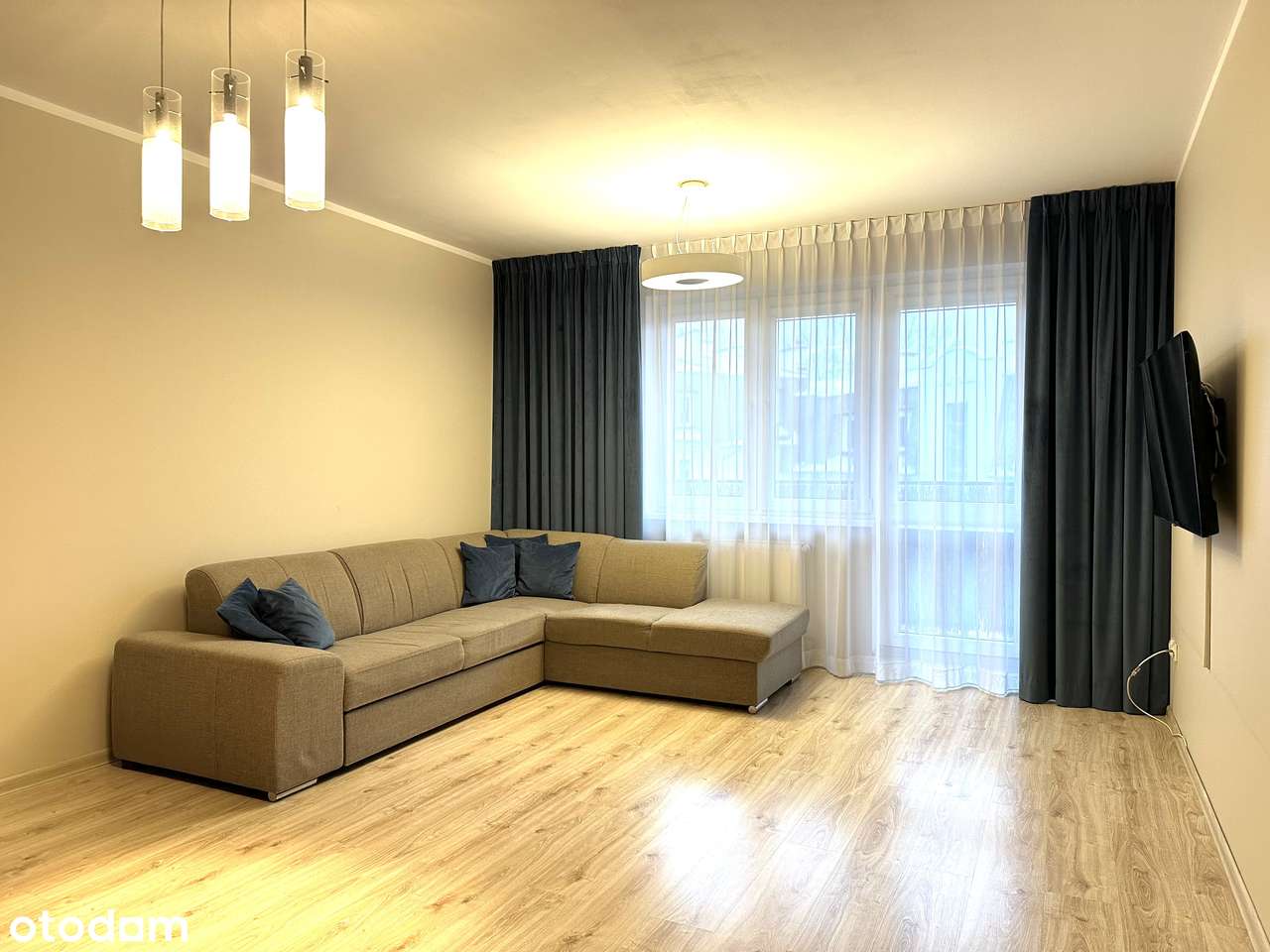 Komfortowe 3-pokojowe mieszkanie z balkonem – NISKI CZYNSZ!-0