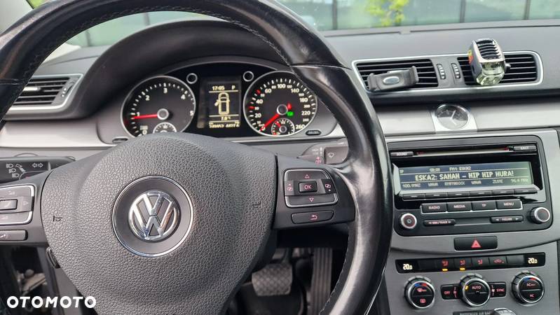 Volkswagen Passat 2.0 TDI Comfortline DSG - 2