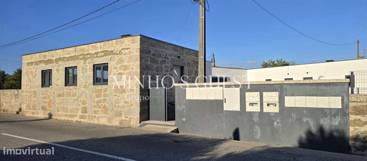 4 Moradias + Terreno c/ possibilidade de negócio - Vila Nova de Famali-7