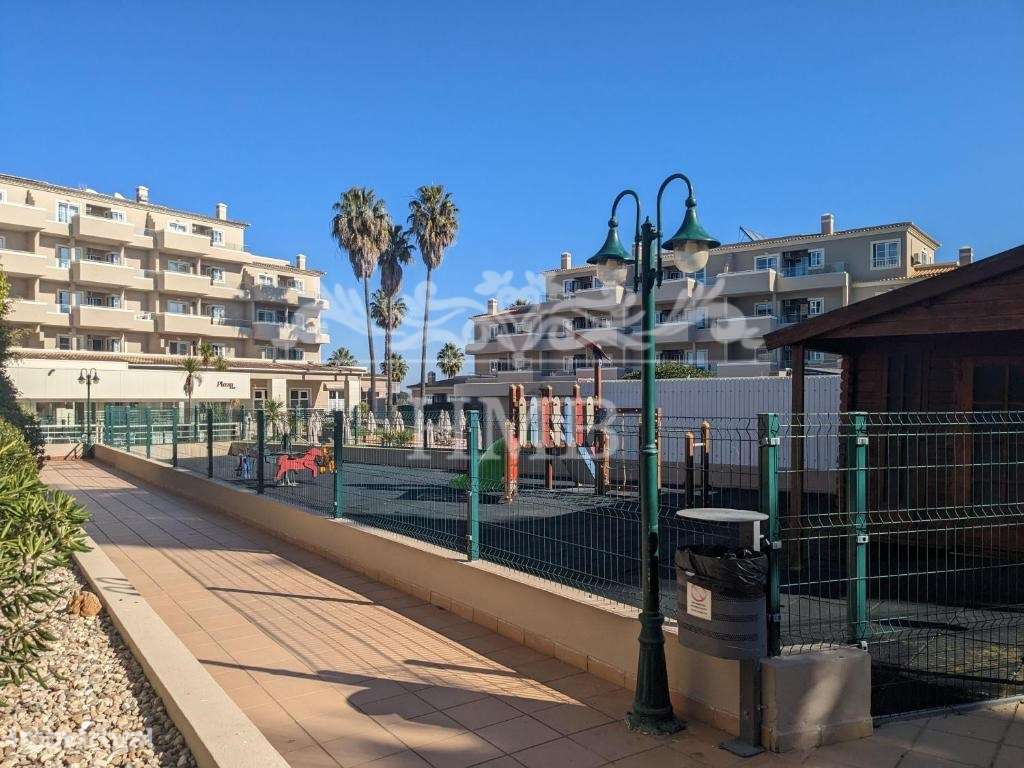 Apartamento T1+1 em Alvor, piscina e garagem-24