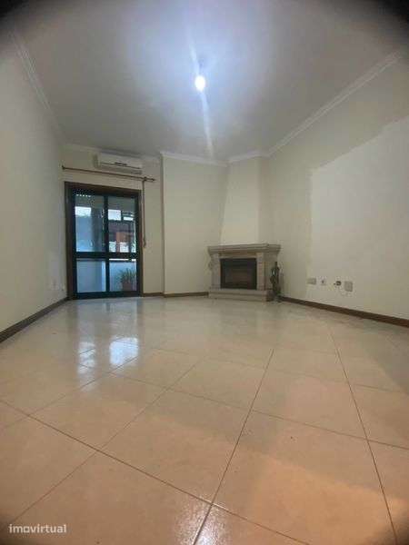 Apartamento T1+1 Centro de Lamas Garagem Individual Fechada - Grande imagem: 5/12