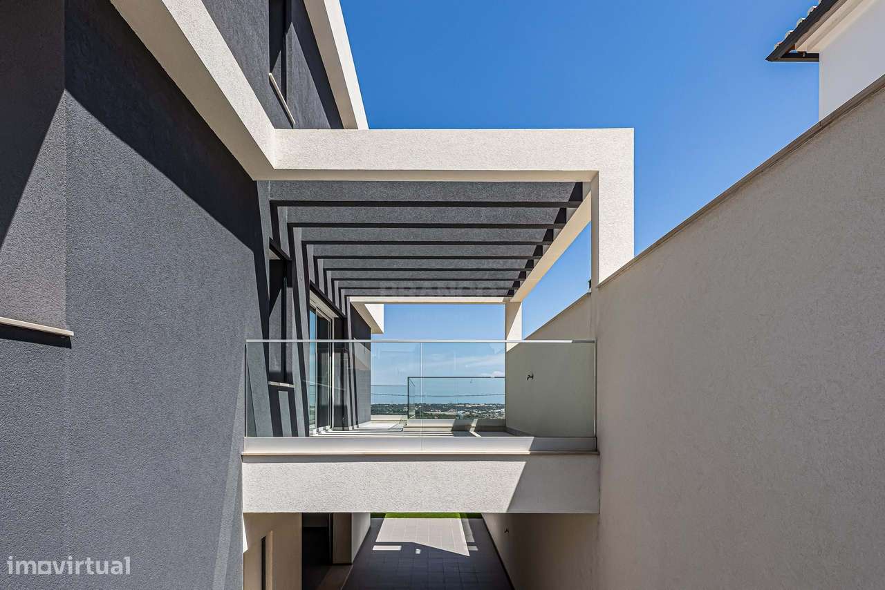 Moradia Contemporânea T3 com Garagem | Mexilhoeira Grande-35