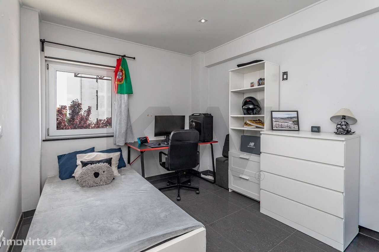 Exclusivo Duplex T3 Remodelado com Garagem Box Independentemente na Ri-20