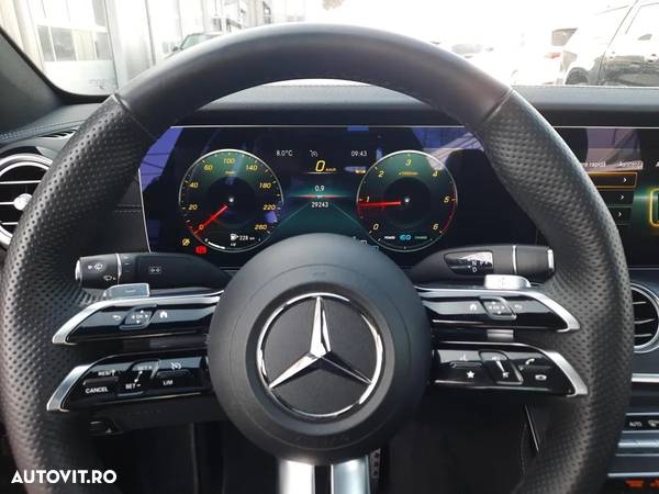 Mercedes-Benz E 220 d 4Matic T 9G-TRONIC AMG Line - 11