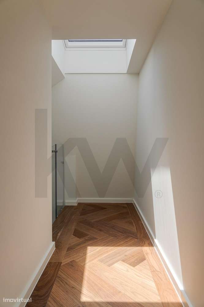 Apartamento Duplex T2+1 com Garagem e Terraço na Estrela-23