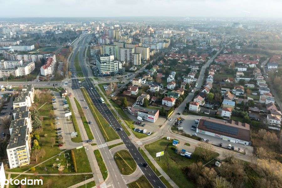 Atrakcyjny budynek komercyjny.-11