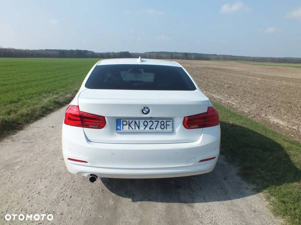 BMW Seria 3 320i - 5