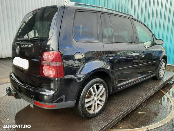 Aripa dreapta spate Volkswagen Touran 2009 VAN 1.9 TDI - 1