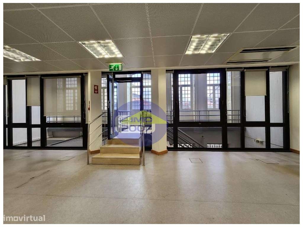 Edifício de serviços no centro de Vila Real - Grande imagem: 4/36