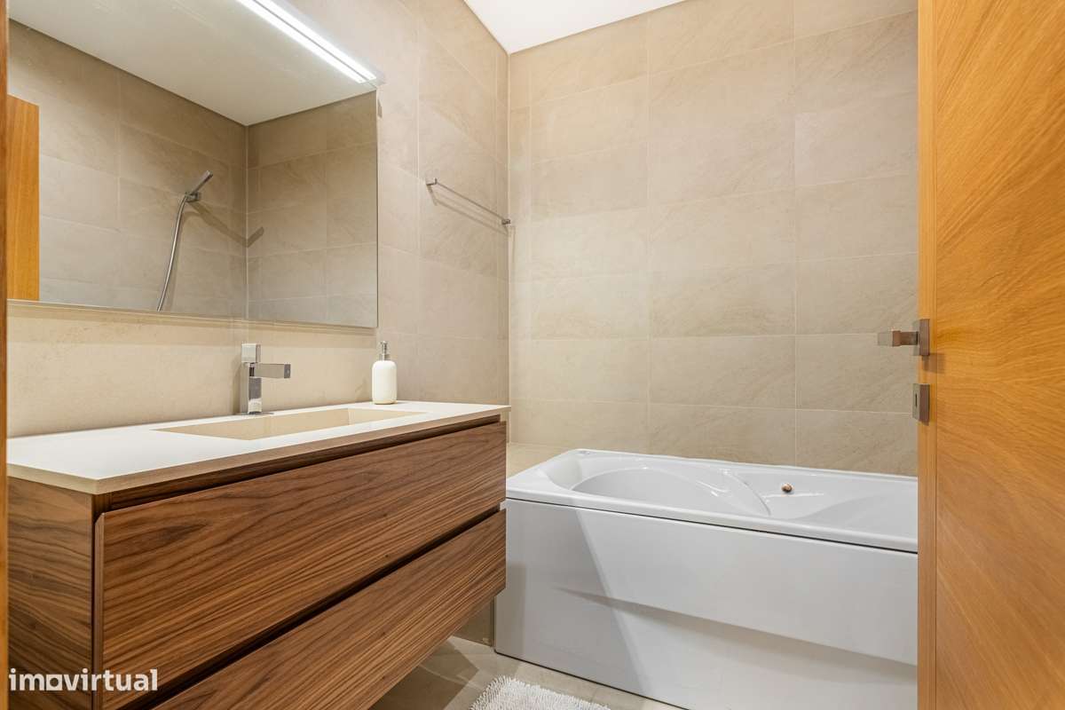 Moradia T3 + escritório à venda em Fraião - Braga-14