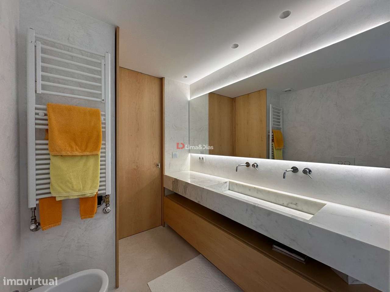 Moradia de Luxo T-3 à praia da Madalena-10