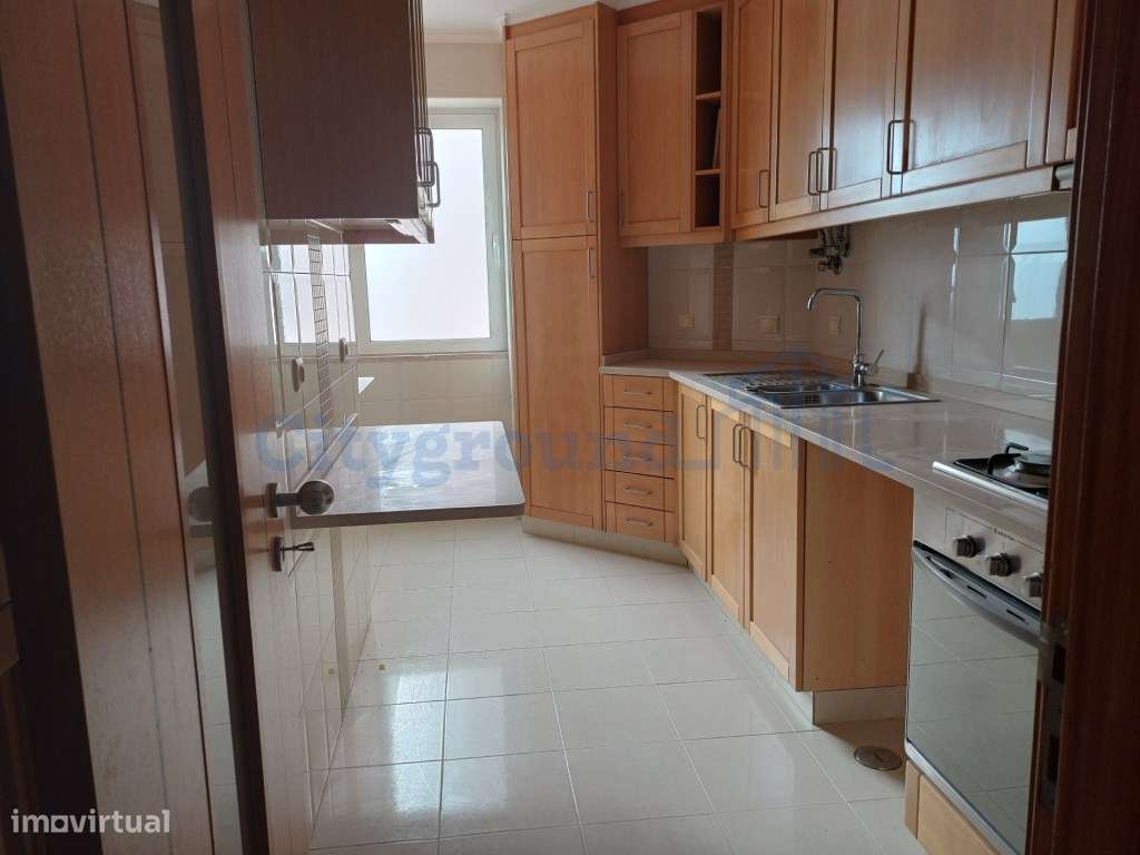 Excelente prédio renovado, de 10 fracções, em Benfica-8