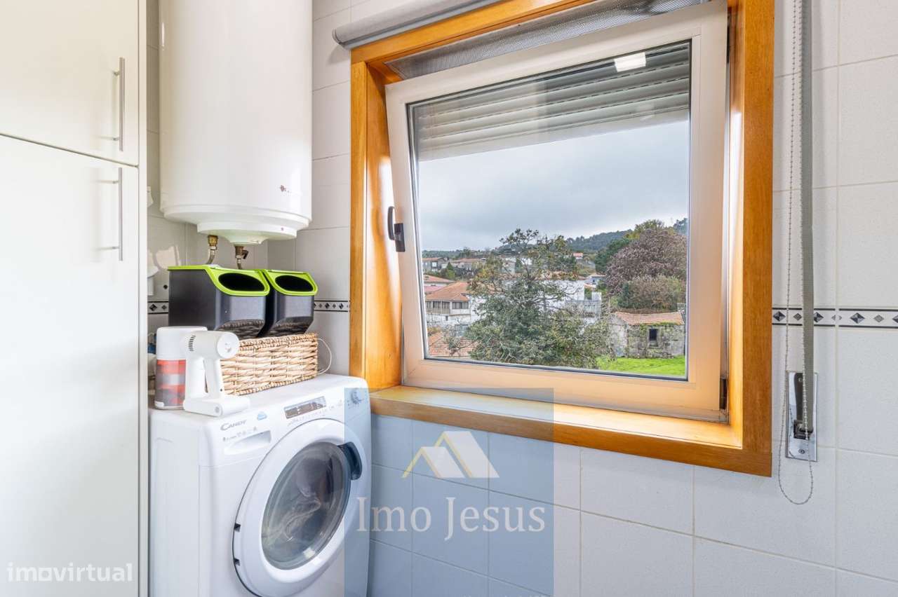 Apartamento T2+1 Triplex Canelas-15