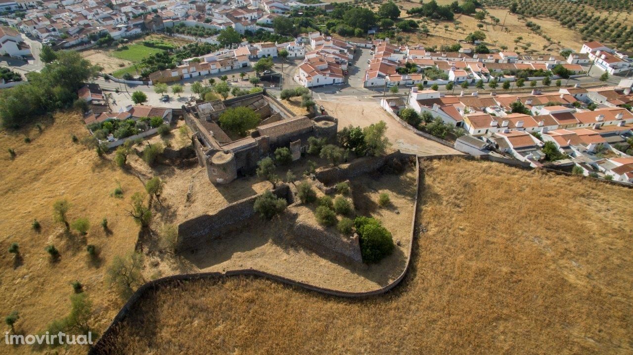 Empreendimento turístico com 13 suites em Barbacena - Castelo de Barba