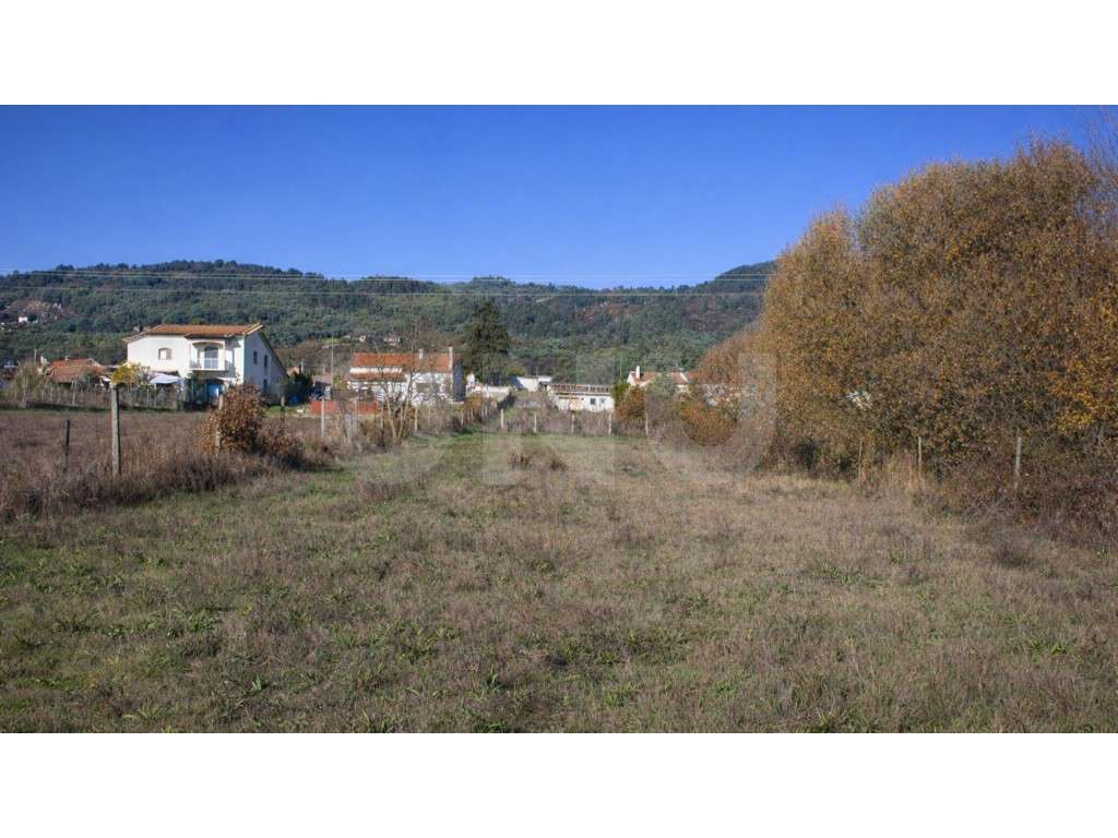 Terreno urbano com casa para recuperar + terreno rústico adjacente ... - Grande imagem: 5/10