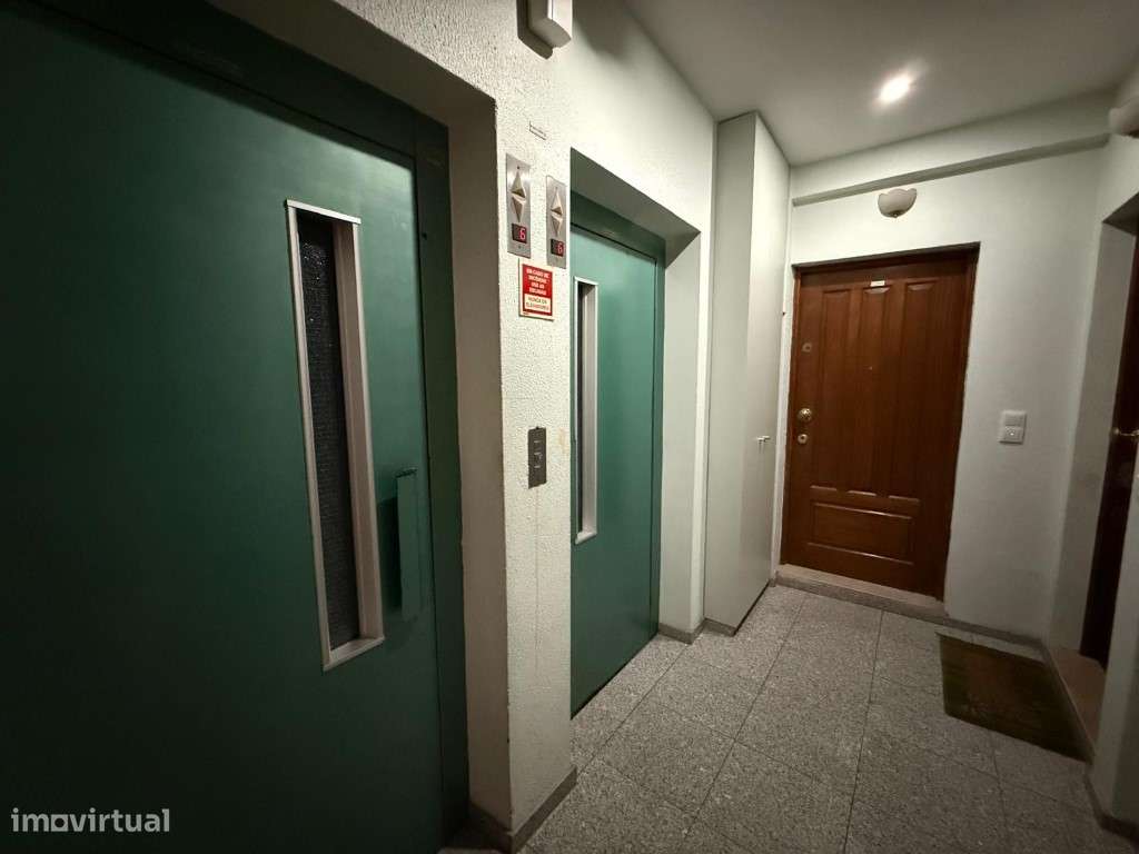 T2 Renovado com Lugar de Garagem | Baguim do Monte-8