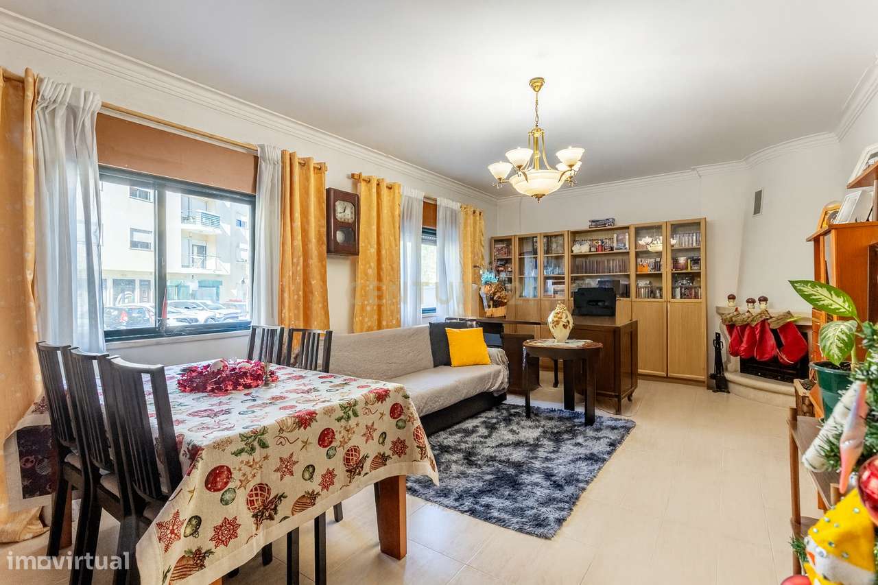 Apartamento T3 com Suíte, Arrecadação e Parqueamento em Rio de Mouro - Grande imagem: 5/36