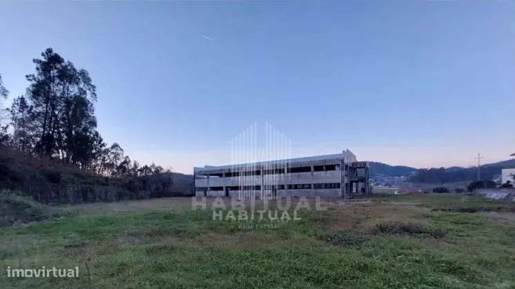 EDIFÍCIO INACABADO EM PANQUE-BARCELOS - Grande imagem: 4/15