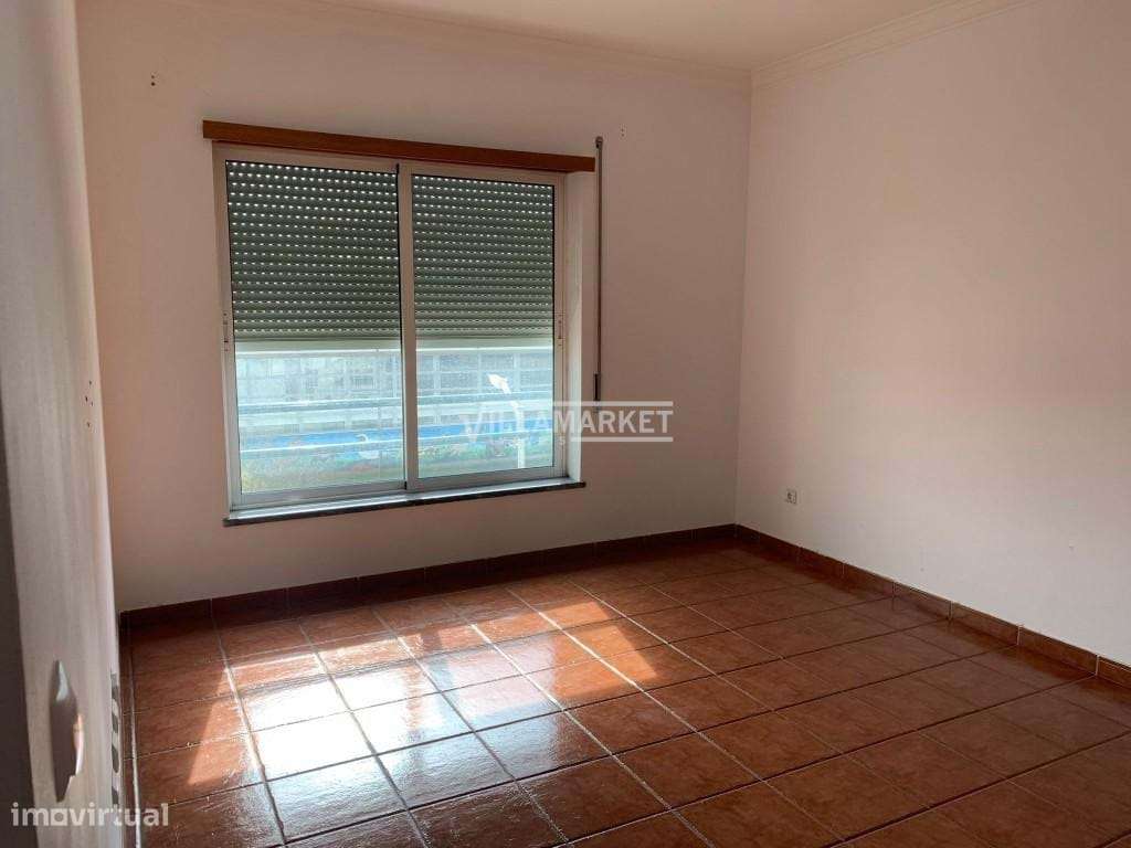 Apartamento T2 da banca situado na Urbanização dos Moinhos de Santa Ma - Grande imagem: 4/8