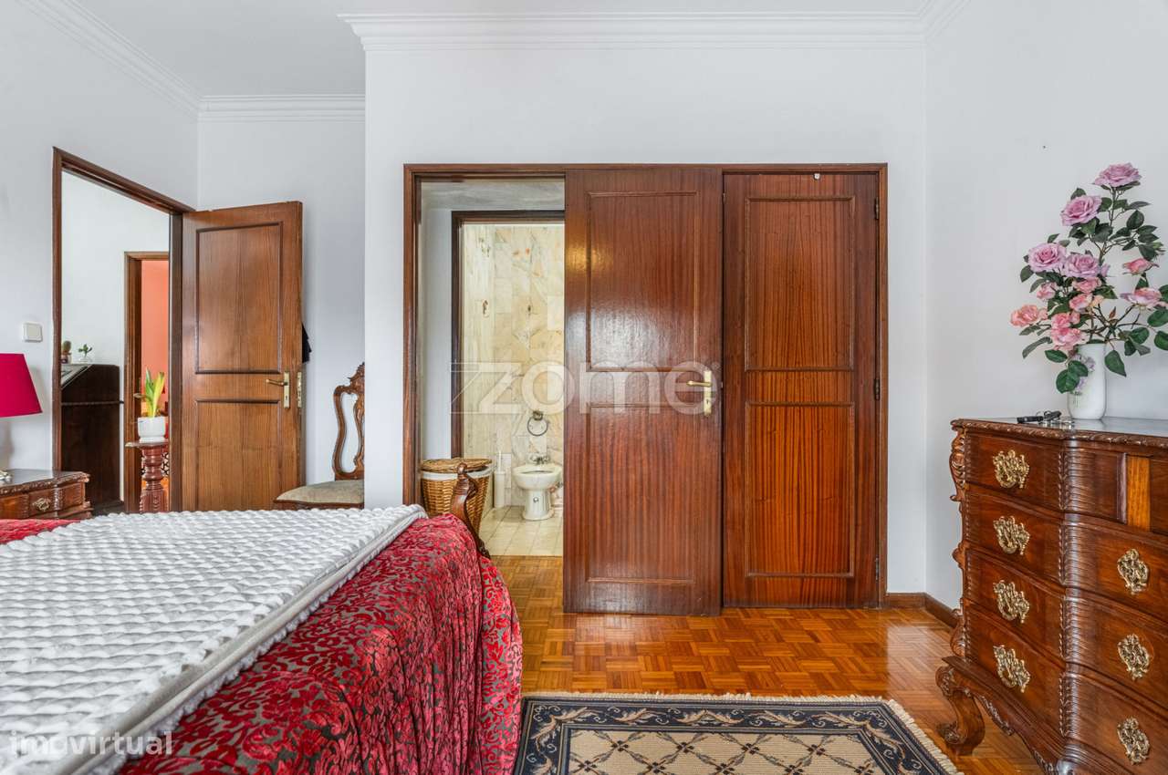 Moradia T4 com Suíte em Nogueira-14