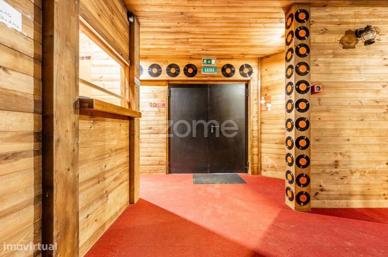 Espaço comercial apto para sala de espetáculos - R. Pinto Bessa, Po... - Grande imagem: 4/36