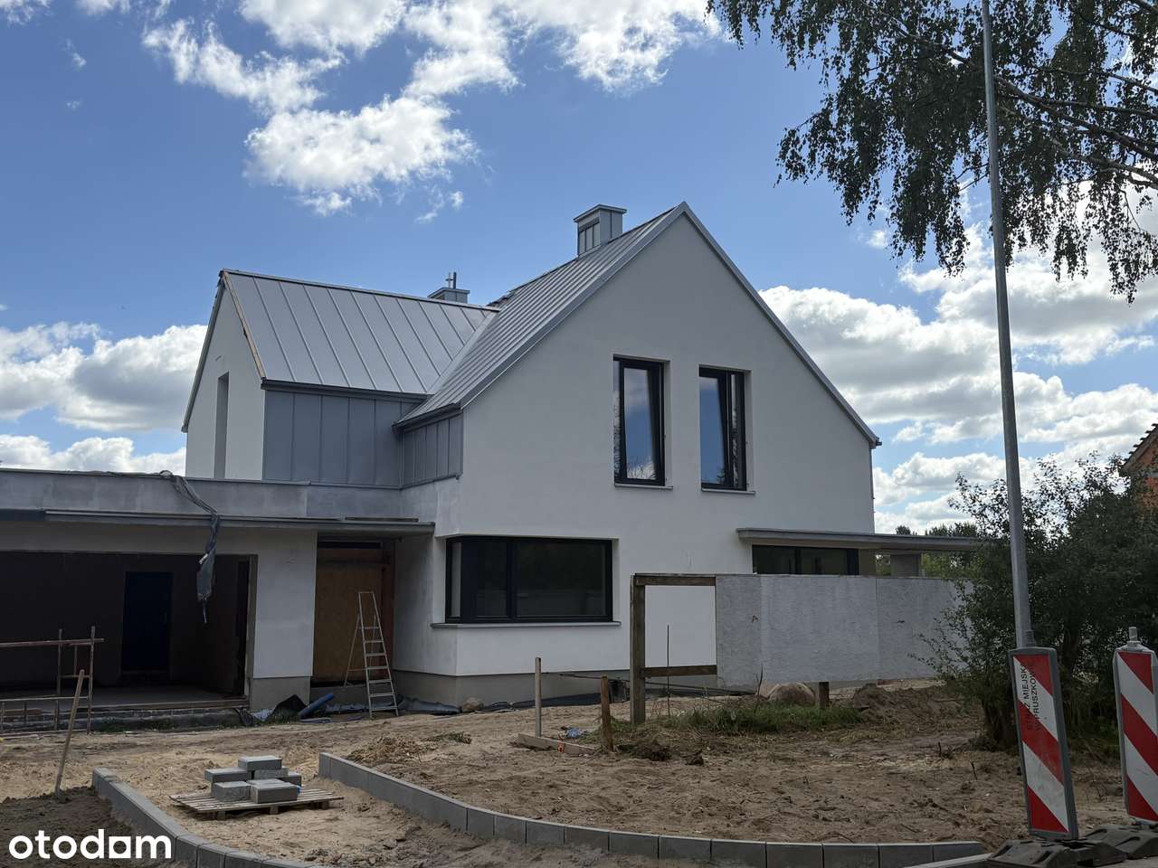 Nowoczesny bliźniak w zielonej okolicy – komfortowy dom w Żółwinie-4