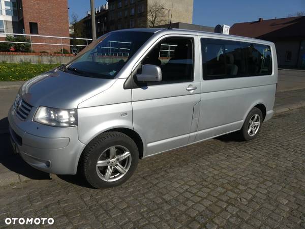 Volkswagen Caravelle - 1