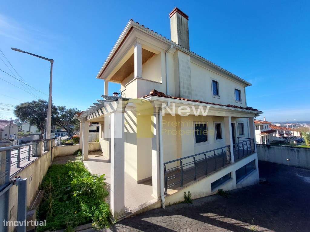 Moradia T4 em Casal dos Matos - Leiria.-41