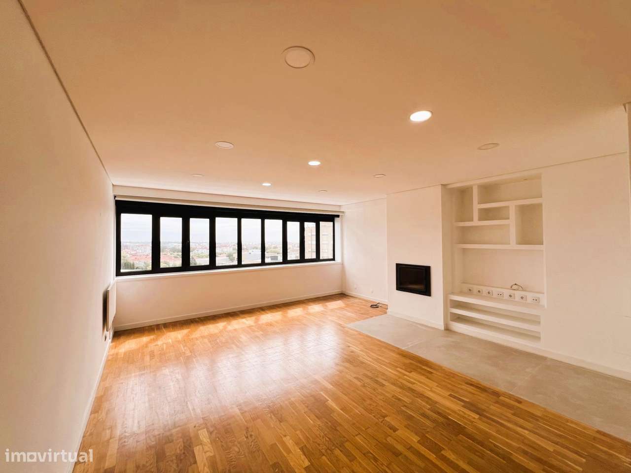 Apartamento T3 (vista panorâmica e garagem fechada 2 carros)-0