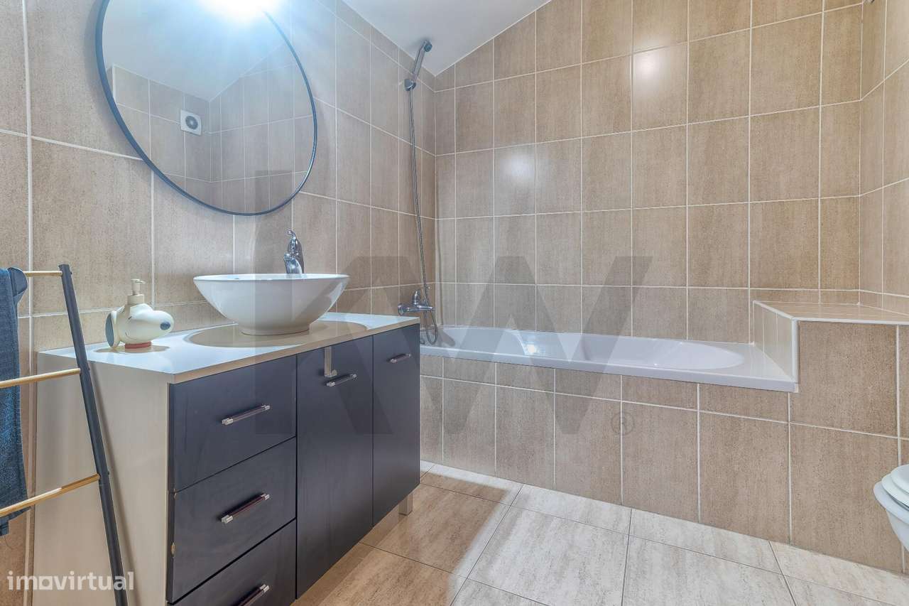 Vista Mar Soberba: Apartamento T2 no Último Andar – Caniço, Madeira-12