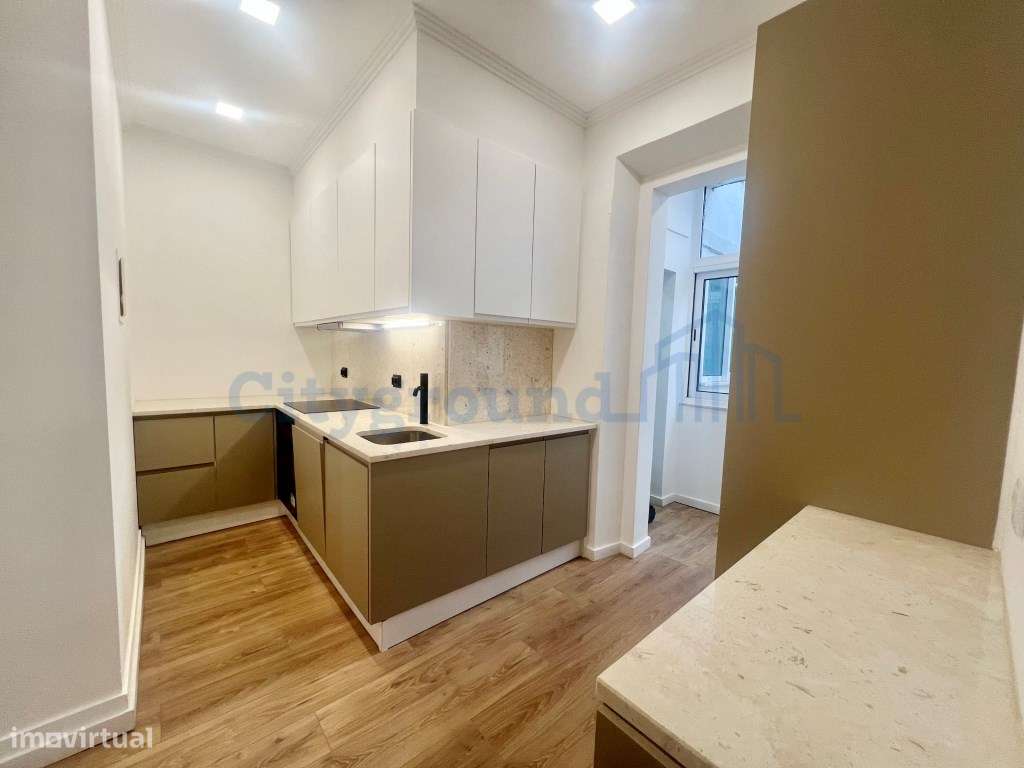 T2 totalmente renovado com excelente luminosidade e vista lateral p...-8